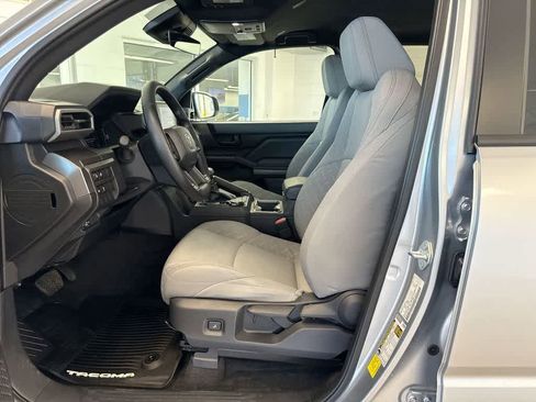 Used 2025 Toyota Tacoma SR5 image 18