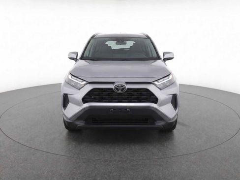 Used 2025 Toyota RAV4 XLE AWD/4WD image 2