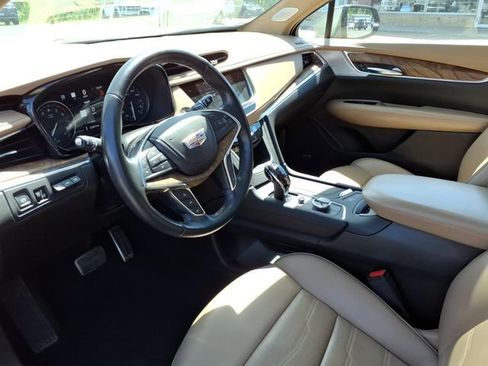 Used 2023 Cadillac XT5 Sportv w/ Platinum Package AWD/4WD image 3