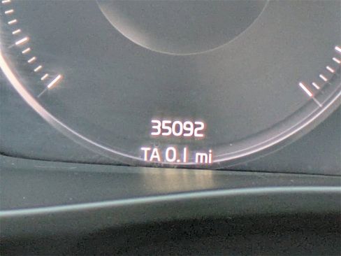 Used 2021 Volvo XC40 T5 R-Design w/ Climate Package image 38