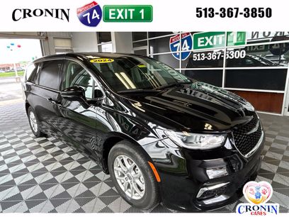 Used 2024 Chrysler Pacifica Touring-L