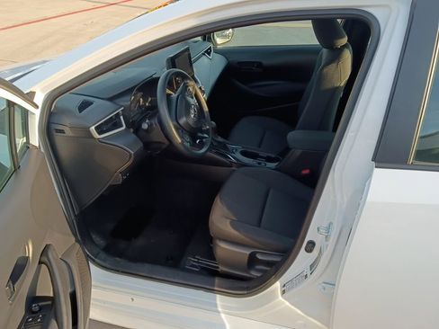 Used 2025 Toyota Corolla LE image 3