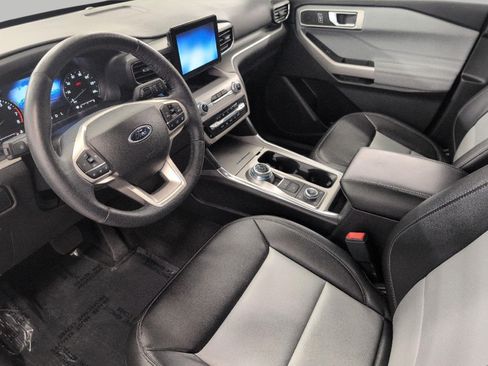 Used 2024 Ford Explorer XLT w/ Equipment Group 202A AWD/4WD image 10