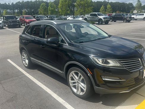 Used 2017 Lincoln MKC Reserve w/ Lincoln MKC Climate Package AWD/4WD image 2