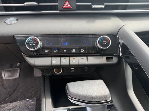 New 2026 Hyundai Elantra Hybrid FWD image 16