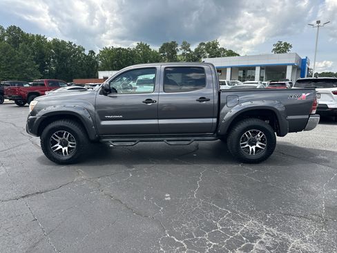 Used 2014 Toyota Tacoma 4x4 Double Cab w/ SR5 Package image 4