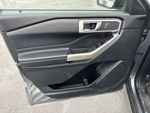 Used 2022 Ford Explorer XLT w/ Equipment Group 202A image 18