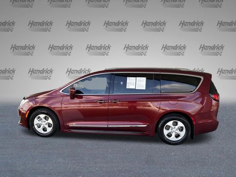 Used 2017 Chrysler Pacifica Touring-L Plus w/ Advanced Safetytec Group FWD image 6