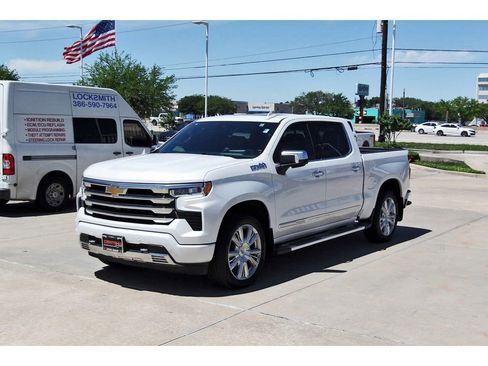 Used 2025 Chevrolet Silverado 1500 High Country w/ High Country Premium Package AWD/4WD image 2