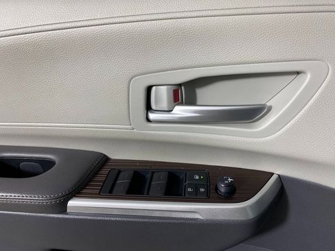 Used 2024 Toyota Sienna XLE image 24