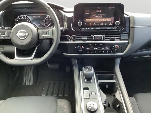 Used 2022 Nissan Pathfinder SV image 16