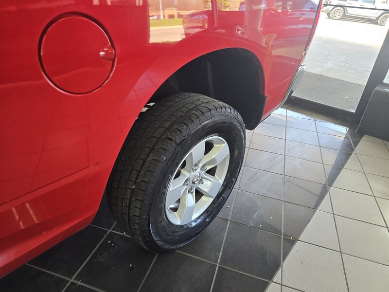 Used 2019 RAM 1500 Classic SLT AWD/4WD image 30