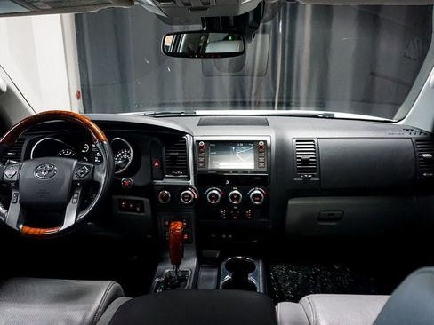 Used 2022 Toyota Sequoia Platinum AWD/4WD image 8