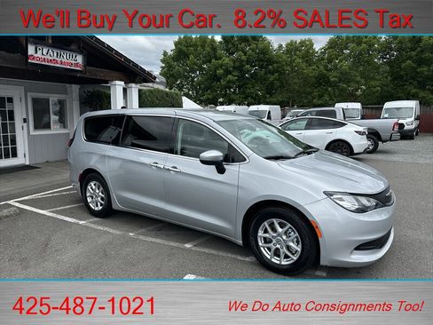 Used 2022 Chrysler Voyager LX FWD image 2