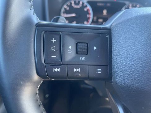 Used 2025 Nissan Rogue SV image 12