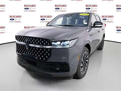 Certified 2025 Lincoln Navigator Black Label AWD/4WD image 4