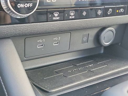 New 2025 Mitsubishi Outlander SE image 32