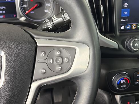 Used 2023 GMC Terrain SLT image 33