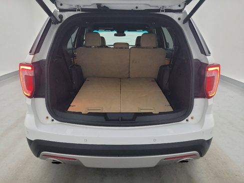 Used 2016 Ford Explorer XLT w/ Equipment Group 202A FWD image 29