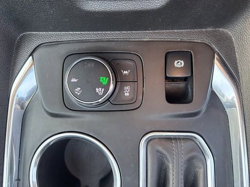 Used 2020 Chevrolet Traverse LT w/ Driver Confidence II Package image 16