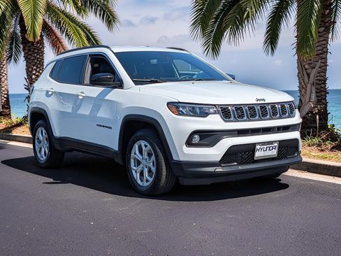 Used 2024 Jeep Compass Latitude AWD/4WD image 4