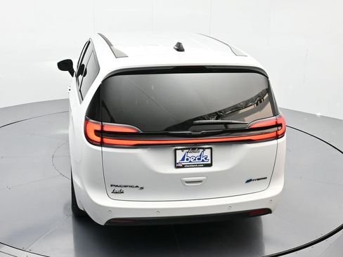 Used 2024 Chrysler Pacifica Select image 35