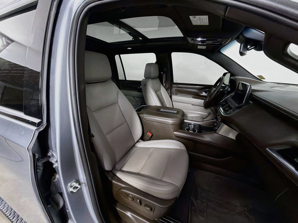 Used 2024 Chevrolet Suburban Z71 w/ Luxury Package AWD/4WD image 27