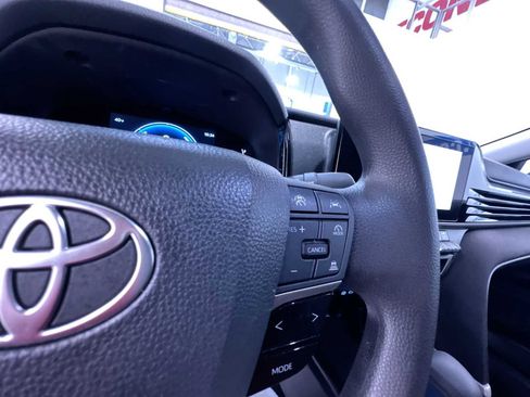 Used 2025 Toyota Camry LE image 21