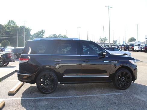 Used 2024 Lincoln Navigator Reserve AWD/4WD image 3