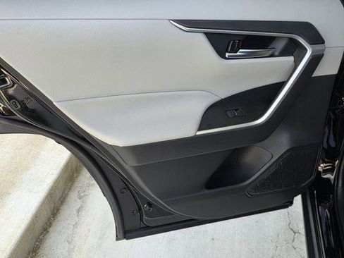 Certified 2025 Toyota RAV4 XLE w/ Convenience Package FWD image 31