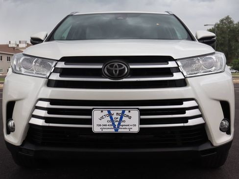 Used 2019 Toyota Highlander XLE AWD/4WD image 14