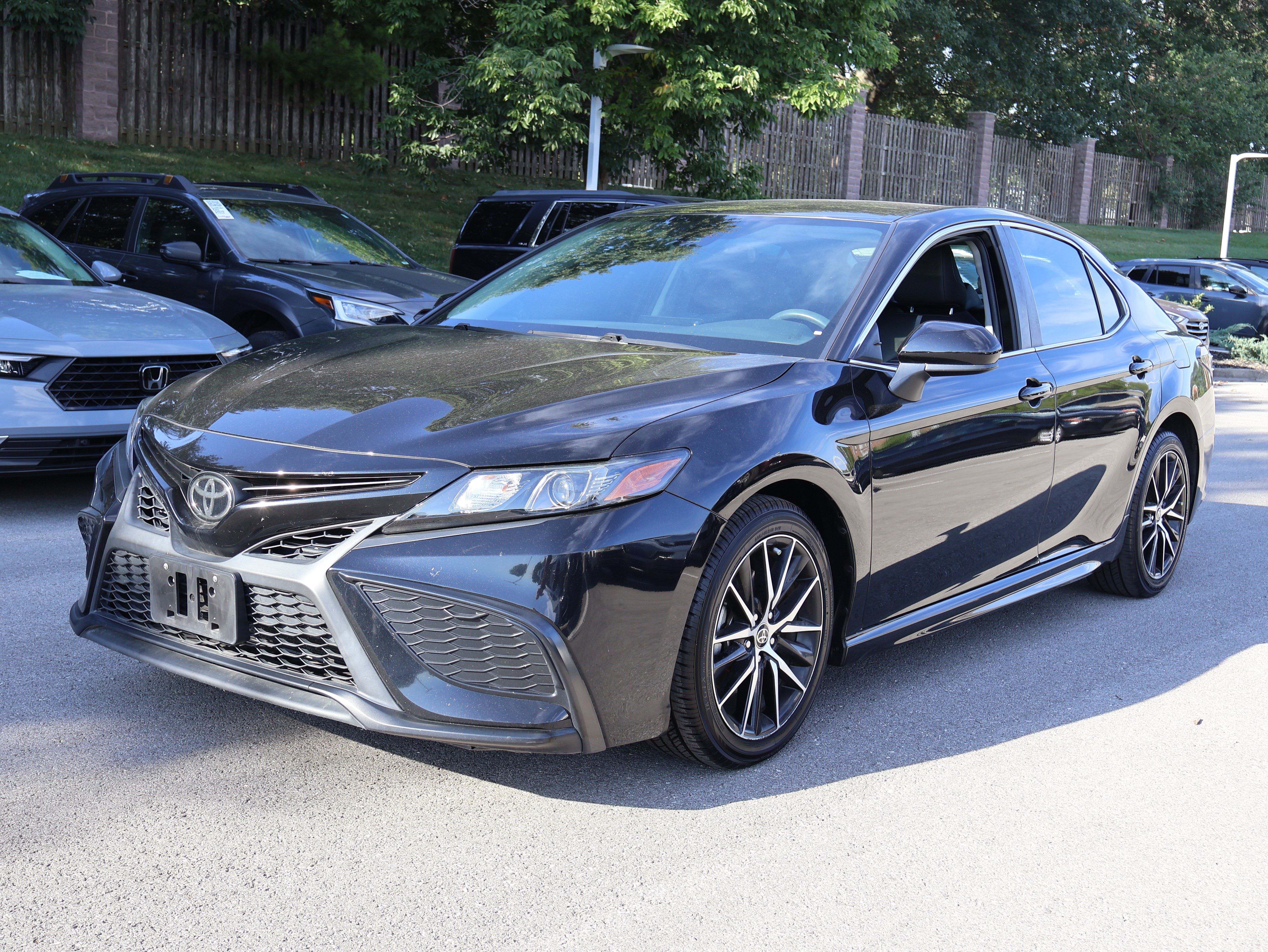 Used 2021 Toyota Camry SE FWD image 10