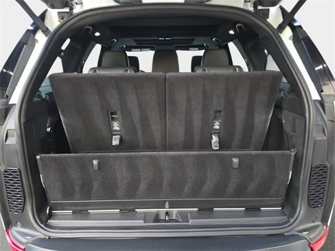 Used 2018 Land Rover Discovery HSE image 14