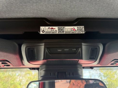 Used 2025 Jeep Wrangler Willys image 25