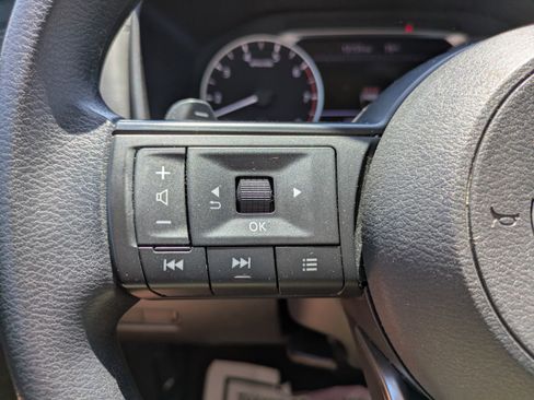Used 2024 Nissan Rogue S image 14