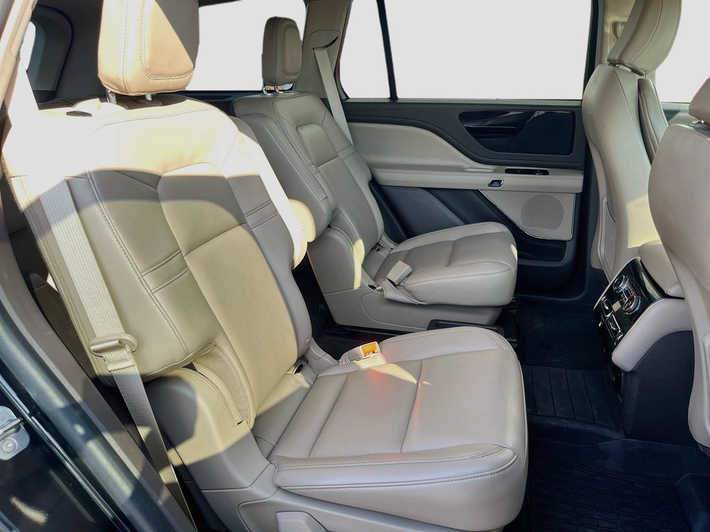 Used 2024 Lincoln Aviator AWD w/ Premium Package image 31