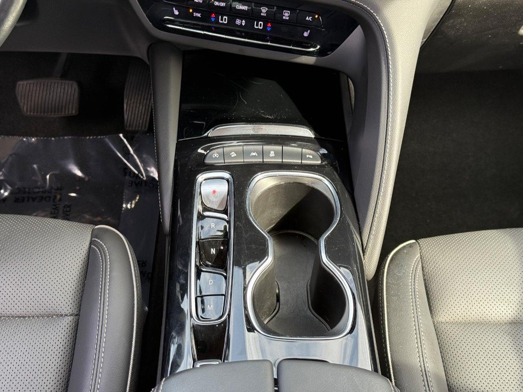 Used 2023 Buick Envision Essence AWD/4WD image 14