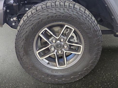 Used 2024 Jeep Gladiator Mojave w/ Technology Group AWD/4WD image 30