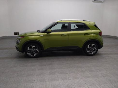 Used 2022 Hyundai Venue SEL image 2