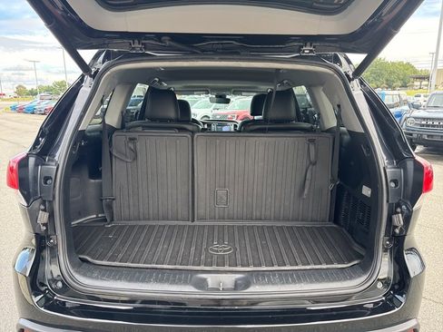 Used 2018 Toyota Highlander XLE image 18