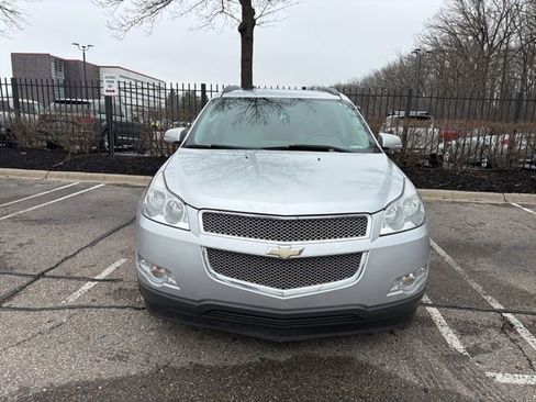 Used 2010 Chevrolet Traverse LTZ image 2