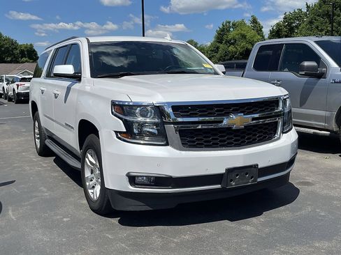 Used 2018 Chevrolet Suburban LT w/ Luxury Package AWD/4WD image 2