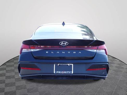Used 2024 Hyundai Elantra SEL FWD image 3