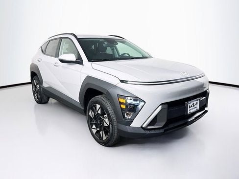 Used 2024 Hyundai Kona SEL AWD/4WD image 3