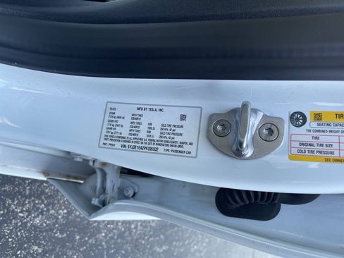 Used 2023 Tesla Model 3 Standard Range RWD image 8