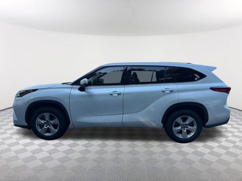 Used 2022 Toyota Highlander L FWD image 8