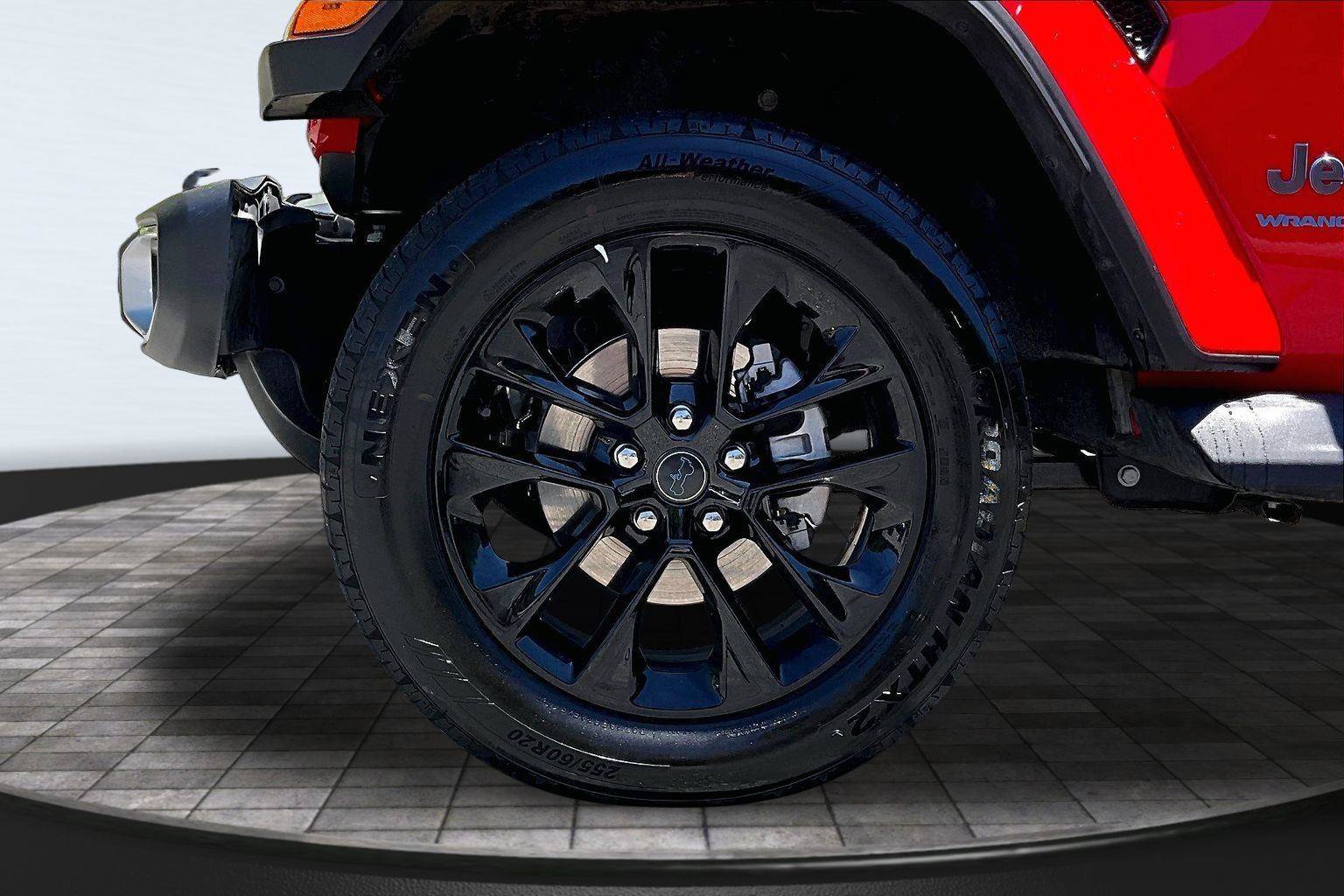 Certified 2025 Jeep Wrangler Unlimited Sahara AWD/4WD image 9