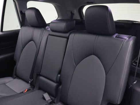 Certified 2025 Toyota Grand Highlander FWD image 18