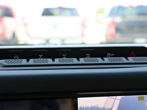 New 2025 Ford Bronco Badlands image 14