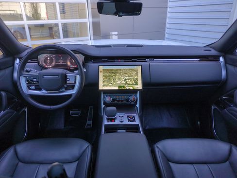 Used 2023 Land Rover Range Rover SE image 25